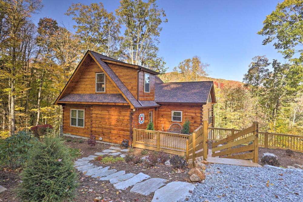 12 Mi to Sugar Mtn! Group Getaway with 2 Decks